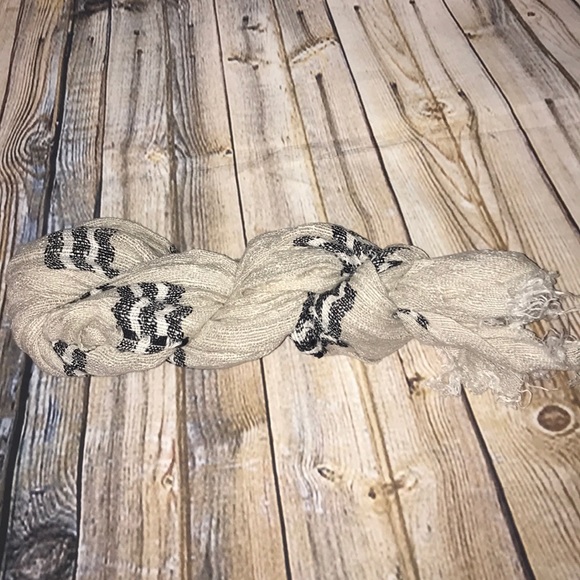 J. CREW SCARF - Picture 5 of 8